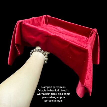 Nampan Peresmian Kain Bludru